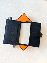 Load image into Gallery viewer, HERMES 2023 Bearn Card Holder in Noir / Epsom Leather