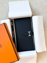 Load image into Gallery viewer, HERMES 2022 Bearn Wallet in Bleu Indigo / Epsom Leather
