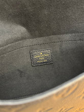 Load image into Gallery viewer, LOUIS VUITTON 2024 Félicie Pochette Empriente Leather Chain Crossbody Bag - Navy