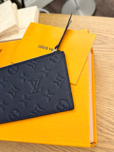 Load image into Gallery viewer, LOUIS VUITTON 2024 Monogram Empreinte Leather Zippy Coin Holder - Navy