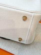 Load image into Gallery viewer, HERMES 2024 Swift Calfskin Leather Mini Lindy Handbag / White / GHW