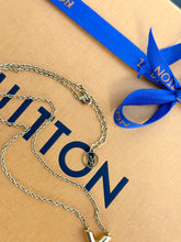 Load image into Gallery viewer, ▪️SOLD▪️LOUIS VUITTON Essential V Necklace in Golden Metal
