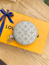 Load image into Gallery viewer, LOUIS VUITTON 2023 Mahina Leather Round Coin Purse in Gray Metallic