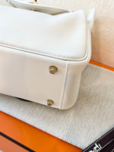 Load image into Gallery viewer, HERMES 2024 Swift Calfskin Leather Mini Lindy Handbag / White / GHW