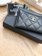 Load image into Gallery viewer, CHANEL 2021 Grained Calfskin & Gold-Tone Metal Classic Card Holder in Black