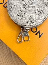 Load image into Gallery viewer, LOUIS VUITTON 2023 Mahina Leather Round Coin Purse in Gray Metallic