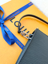 Load image into Gallery viewer, LOUIS VUITTON Epi Leather Pochette Accessoires / Black