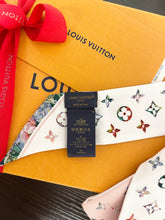 Load image into Gallery viewer, ▪️SOLD▪️LOUIS VUITTON 2022 Monogram LV Garden Silk Bandeau - Pink