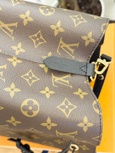 Load image into Gallery viewer, LOUIS VUITTON 2021 Monogram Canvas NéoNoé MM Crossbody Bag in Black