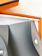 Load image into Gallery viewer, HERMES 2024 Calvi Duo Compact Card Holder in Gris Meyer / Evercolor