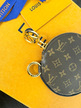 Load image into Gallery viewer, LOUIS VUITTON 2023 Monogram Mini Round Coin Purse