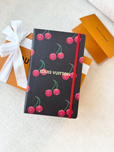 Load image into Gallery viewer, π LOUIS VUITTON 2025 LV x TM Takashi Murakami Cherry  Jane Notebook MM