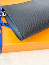 Load image into Gallery viewer, LOUIS VUITTON Epi Leather Pochette Accessoires / Black