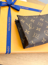 Load image into Gallery viewer, LOUIS VUITTON 2024 Monogram Canvas Toiletry Pouch 15