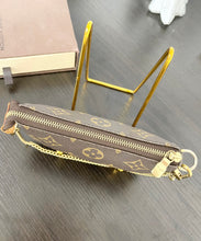 Load image into Gallery viewer, LOUIS VUITTON Monogram Mini Pochette Accessoires