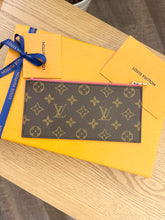 Load image into Gallery viewer, LOUIS VUITTON 2024 Monogram Canvas Zippy Coin Purse in Pondichery Pink