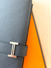 Load image into Gallery viewer, HERMES 2022 Bearn Wallet in Bleu Indigo / Epsom Leather