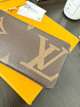Load image into Gallery viewer, LOUIS VUITTON 2023 Monogram Giant Rectangular Pouch