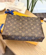 Load image into Gallery viewer, LOUIS VUITTON 2024 Monogram Canvas Toiletry Pouch 26