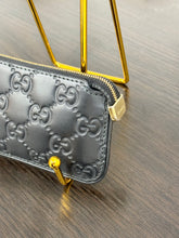 Load image into Gallery viewer, GUCCI Guccisima Leather Key Case in Black