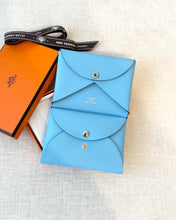 Load image into Gallery viewer, HERMES 2023 Calvi Duo Compact Card Holder - Celeste / Epsom