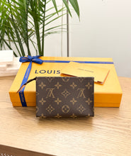 Load image into Gallery viewer, LOUIS VUITTON 2024 Monogram Canvas Toiletry Pouch 15