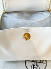 Load image into Gallery viewer, HERMES 2024 Swift Calfskin Leather Mini Lindy Handbag / White / GHW