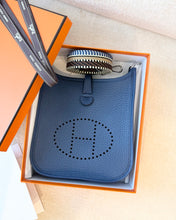 Load image into Gallery viewer, HERMES 2025 Evelyne TPM 16 Clemence Leather Amazone Bag / Bleu Tie / PHW