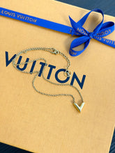 Load image into Gallery viewer, ▪️SOLD▪️LOUIS VUITTON Essential V Necklace in Golden Metal