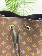 Load image into Gallery viewer, LOUIS VUITTON 2021 Monogram Canvas NéoNoé MM Crossbody Bag in Black