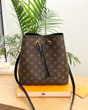 Load image into Gallery viewer, LOUIS VUITTON 2021 Monogram Canvas NéoNoé MM Crossbody Bag in Black