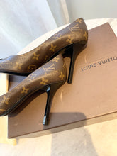 Load image into Gallery viewer, LOUIS VUITTON Patent Leather Monogram Fetish Pumps EU39