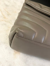Load image into Gallery viewer, SAINT LAURENT Small Loulou Chain Shoulder Bag In Gray