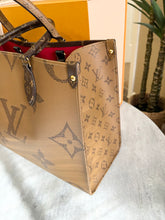 Load image into Gallery viewer, LOUIS VUITTON OnTheGo MM Monogram Reserve Canvas Tote Bag