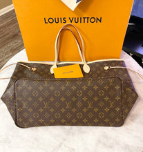 Load image into Gallery viewer, LOUIS VUITTON 2022 Neverfull GM Monogram Tote Bag In Beige