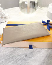 Load image into Gallery viewer, LOUIS VUITTON Empriente Leather Card Holder