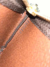 Load image into Gallery viewer, Louis Vuitton Monogram Key Pouch