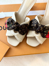 Load image into Gallery viewer, 🍒 LOUIS VUITTON LV x TM Takashi Murakami Raffia Cherry Cherie Mule / (EU) 38.5
