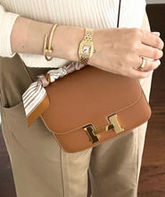 Load image into Gallery viewer, ✨TIMELESS✨Hermès Constance 24 Gold / Evercolor / Gold Hardware
