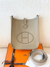 Load image into Gallery viewer, ✨NEW✨2025 Hermes Evelyne TPM 16 Amazone Bag / Trench / Gold Hardware
