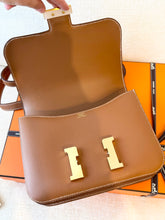 Load image into Gallery viewer, ✨TIMELESS✨Hermès Constance 24 Gold / Evercolor / Gold Hardware
