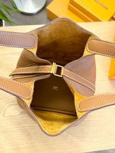 Load image into Gallery viewer, [SOLD] HERMES Taurillon Clemence Picotin Lock 18 PM Bucket Bag in Gold

