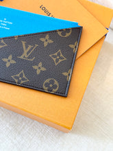 Load image into Gallery viewer, 💙 NEW!! LOUIS VUITTON 2025 Monogram Zippy Coin Purse / Gaston Blue
