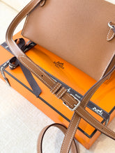 Load image into Gallery viewer, 🤎NEW! Hermès Hermesnap Wallet / Gold / Epsom / Palladium Hardware
