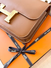 Load image into Gallery viewer, ✨TIMELESS✨Hermès Constance 24 Gold / Evercolor / Gold Hardware
