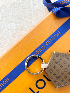 🐶NEW!! LOUIS VUITTON 2025 Monogram LV Dog Bag Charm