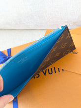 Load image into Gallery viewer, 💙 NEW!! LOUIS VUITTON 2025 Monogram Zippy Coin Purse / Gaston Blue
