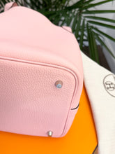 Load image into Gallery viewer, HERMES 2024 Clemence Picotin Lock 22 Palladium Hardware in Rose Sakura
