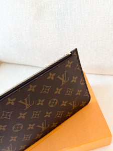 LOUIS VUITTON 2025 Neverfull MM Monogram Pochette Wristlet Pouch / Rose Beige