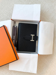 HERMES 2023 Bearn Card Holder in Noir / Epsom Leather